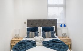Welcoming And Spacious Apartment- Excellent Location